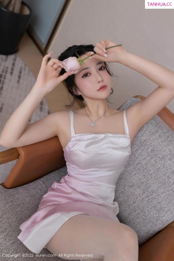 鱼子酱fish  [XiuRen]高清写真图 2025.02.19 No.9907 鱼子酱Fish 丝袜美腿第11张图片